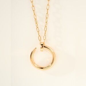 Elegant Gold Circle Pendant Necklace